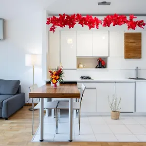 Lazynest - Modern With Parking & Balcony Apartament